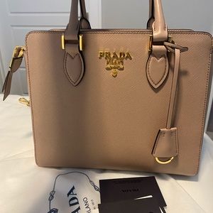 PRADA BORSA A MANO SAFFIANO LEATHER TOP HANDLE BAG - Cipria
